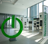 Schneider Electric a E.ON uzavřely dohodu o dodávkách VN rozváděčů bez SF₆. Kontrakt se promítne i do české distribuční soustavy